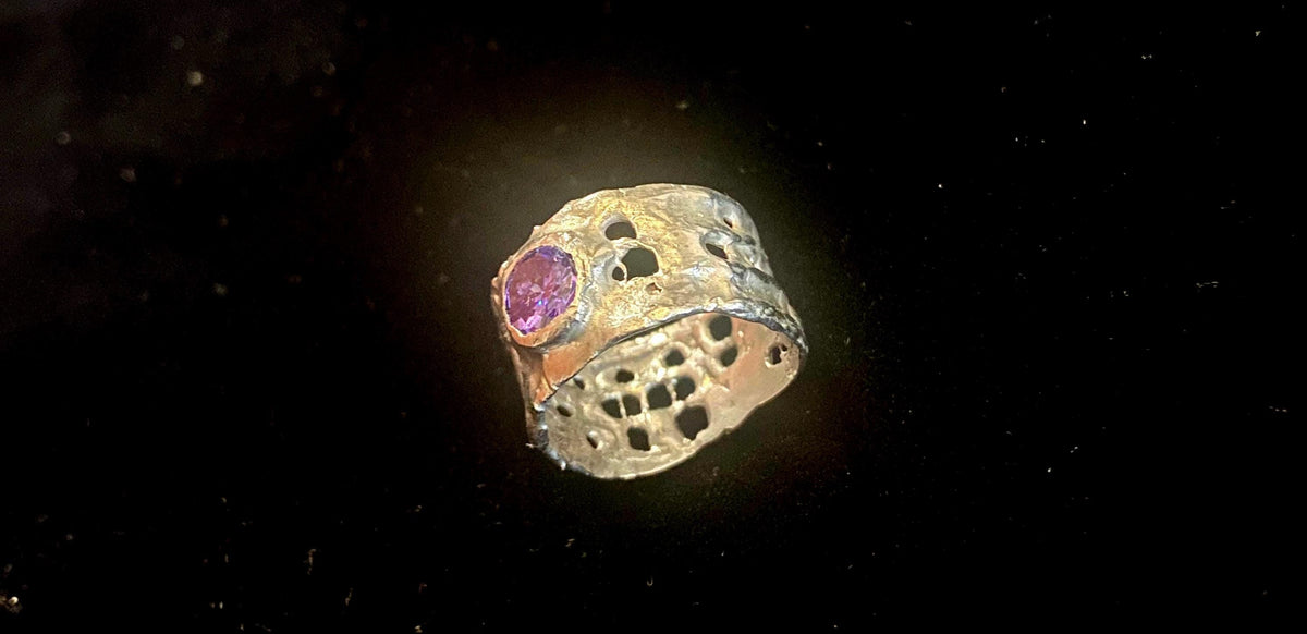 Anillo de Plata de Ley 925 y Piedra Amatista, Anillo Ancho Artesanal Unisex, Joyería Hecha a Mano, Regalo para Ella o Él