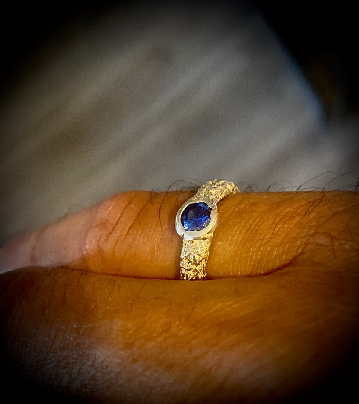 Anillo en plata con zafiro azul "Blue moon". Ajustable.