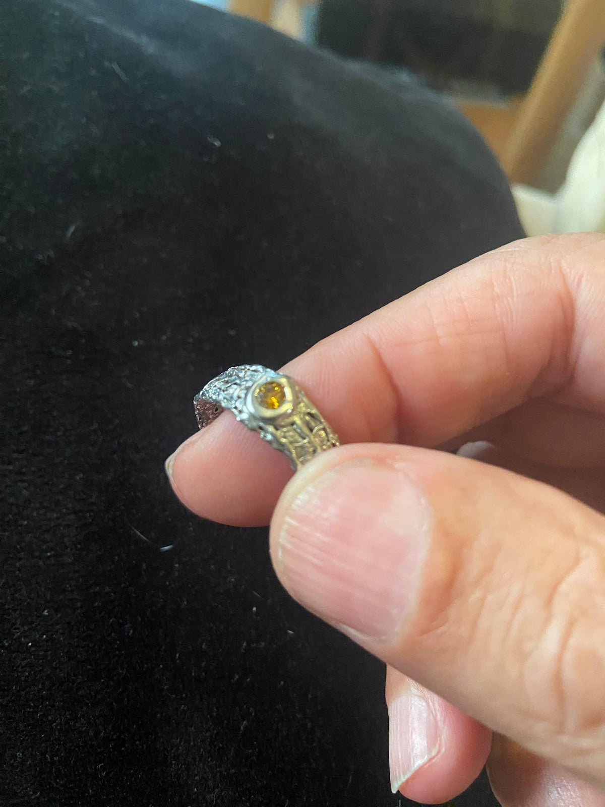 Anillo Alianza de Plata y Diamante natural amarillo. Anillo de autor. Alianza de boda llamativa.
