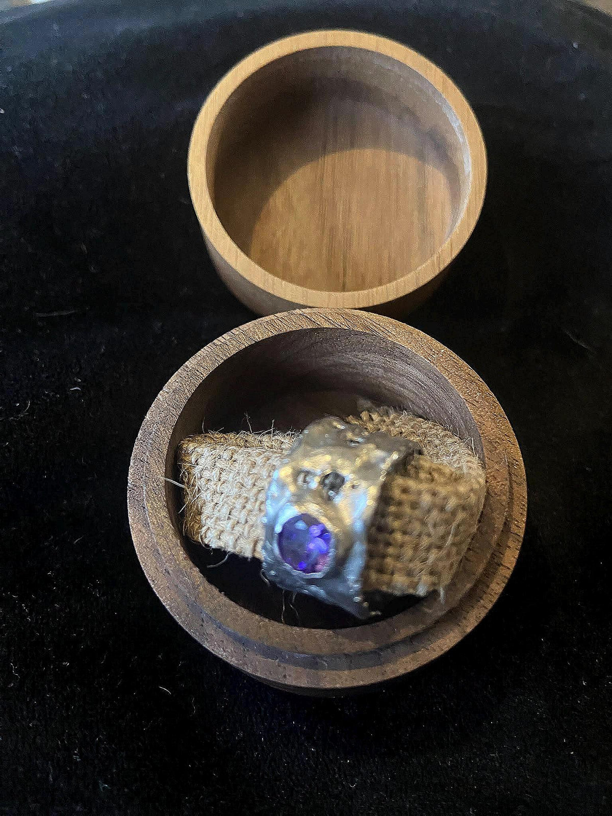 Anillo de Plata de Ley 925 y Piedra Amatista, Anillo Ancho Artesanal Unisex, Joyería Hecha a Mano, Regalo para Ella o Él