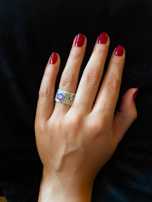 Anillo de Plata de Ley 925 y Piedra Amatista, Anillo Ancho Artesanal Unisex, Joyería Hecha a Mano, Regalo para Ella o Él