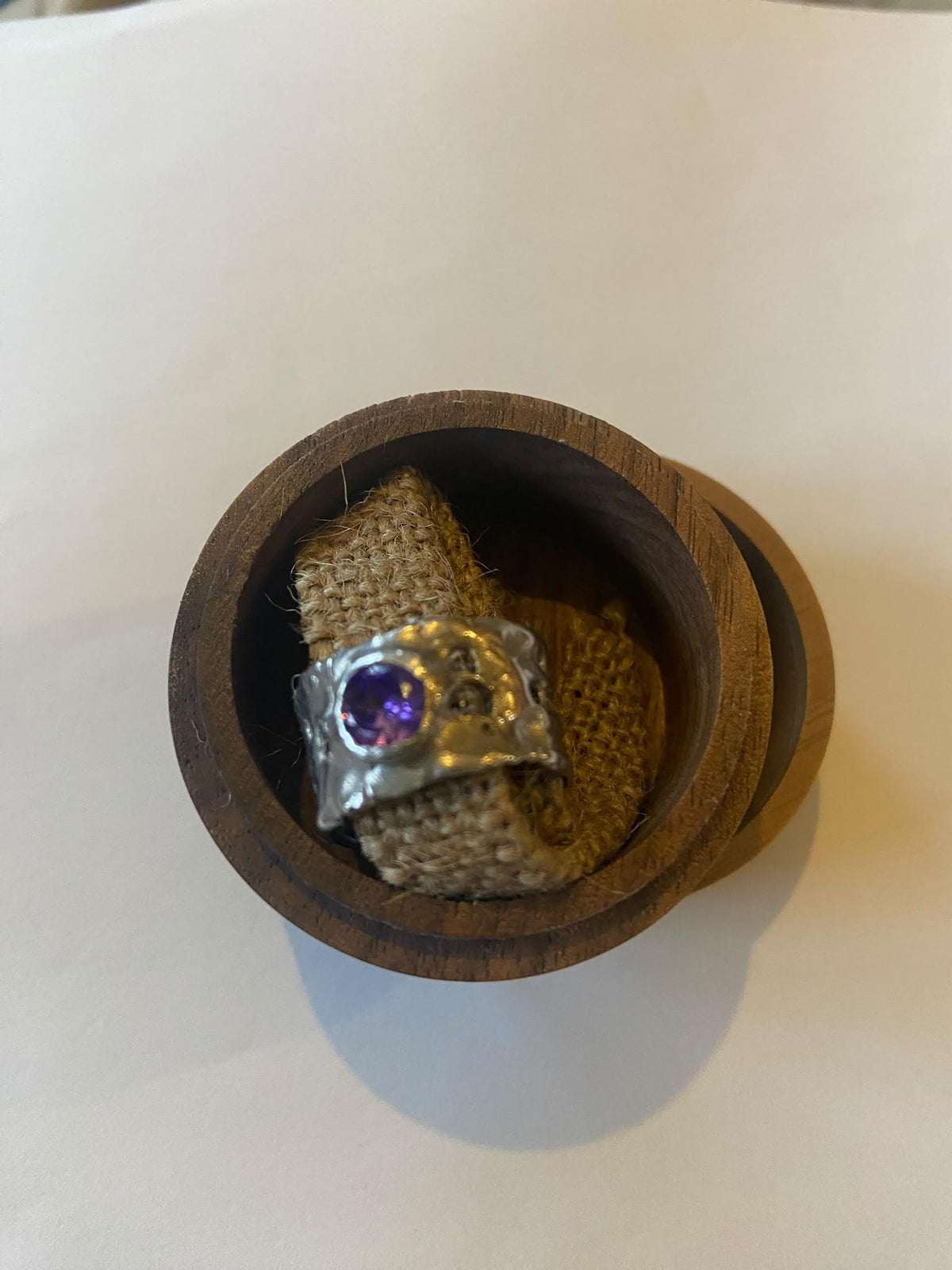 Anillo de Plata de Ley 925 y Piedra Amatista, Anillo Ancho Artesanal Unisex, Joyería Hecha a Mano, Regalo para Ella o Él