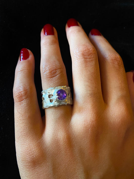 Anillo de Plata de Ley 925 y Piedra Amatista, Anillo Ancho Artesanal Unisex, Joyería Hecha a Mano, Regalo para Ella o Él