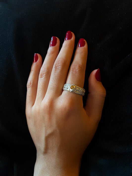 Anillo Alianza de Plata y Diamante natural  amarillo. Anillo de autor. Alianza de boda llamativa.